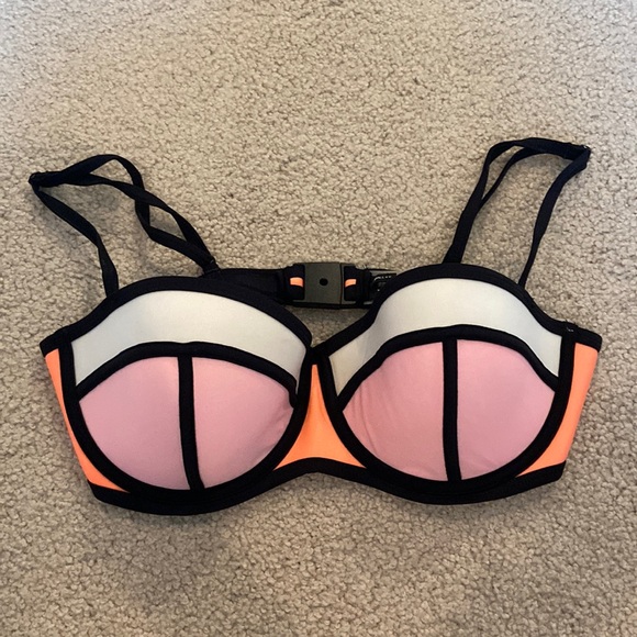 Triangl Top - Picture 1 of 1